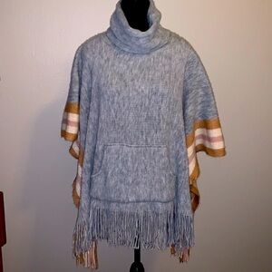 Grey front pocket Steve Madden sweater poncho OSFM